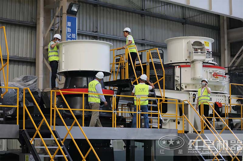 圓錐破碎機運行穩(wěn)定、耐磨性好