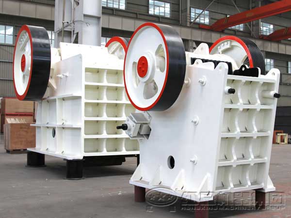 生產(chǎn)量大的重型破碎機