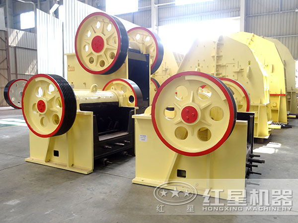 鄂式破碎機(jī)廠家生產(chǎn)車間