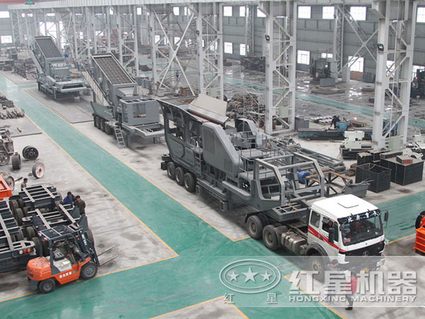 移動(dòng)式破碎機(jī)廠家車間