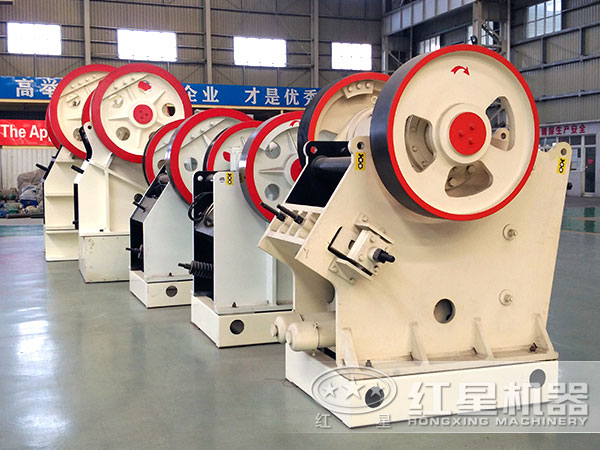 鄂式破碎機(jī)和制砂機(jī)是制砂生產(chǎn)線上的左膀右臂