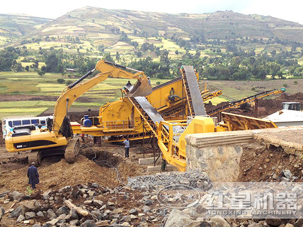 移動式石子破碎機工作現(xiàn)場