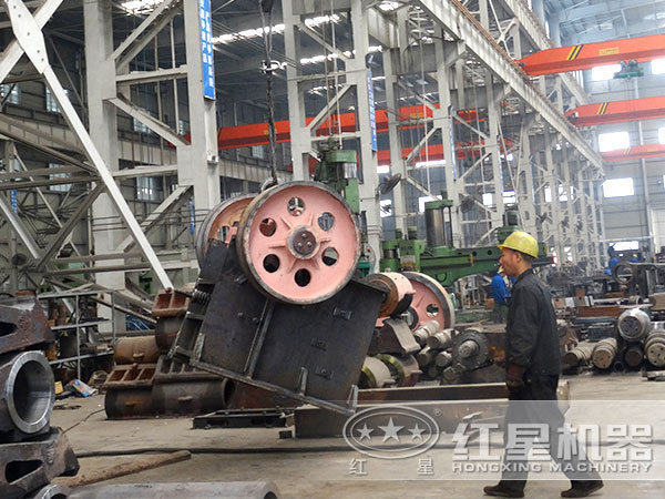 顎式破碎機生產(chǎn)車間