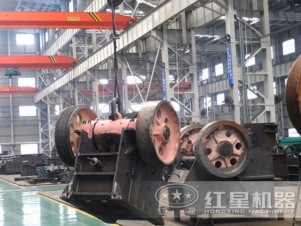 顎式破碎機生產(chǎn)車間