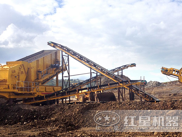 移動(dòng)式破碎機(jī)客戶現(xiàn)場(chǎng)