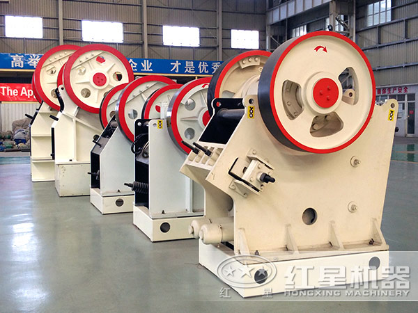 不同型號的顎式破碎機(jī)