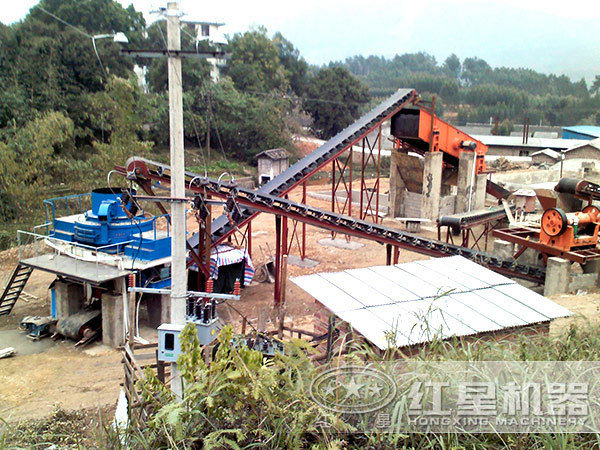 石子破碎機(jī)作業(yè)現(xiàn)場(chǎng)