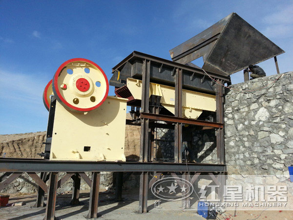 顎式破碎機(jī)作業(yè)現(xiàn)場(chǎng)1