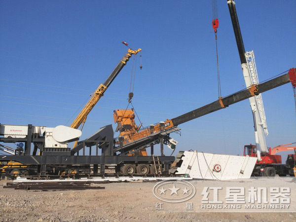 車載流動(dòng)碎石機(jī)智能化加工現(xiàn)場(chǎng)