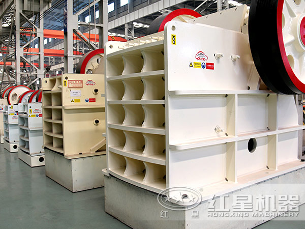 鄂式破碎機車間