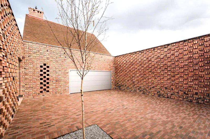 磚頭粉碎后可以做沙子嗎？廢舊紅磚粉碎機(jī)多少錢(qián)一臺(tái)？