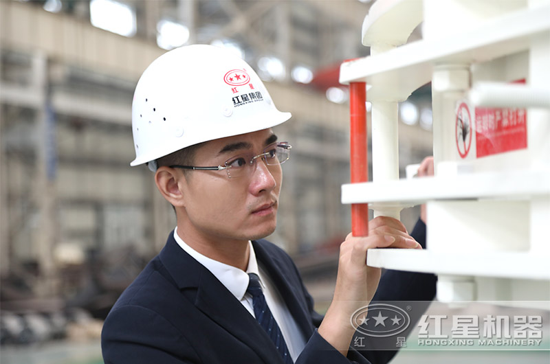 紅星 對(duì)每一臺(tái)機(jī)器嚴(yán)格把關(guān) 紅星 對(duì)每一臺(tái)機(jī)器嚴(yán)格把關(guān)
