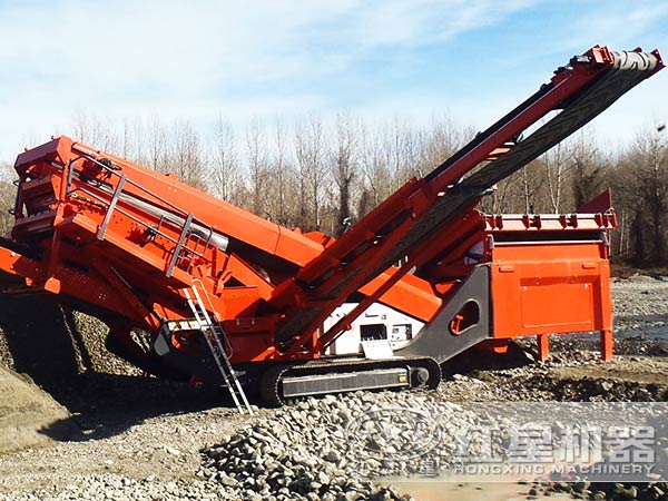 流動(dòng)石子加工機(jī)加工現(xiàn)場(chǎng)