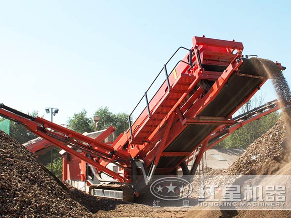 流動(dòng)石子加工機(jī)現(xiàn)場(chǎng)