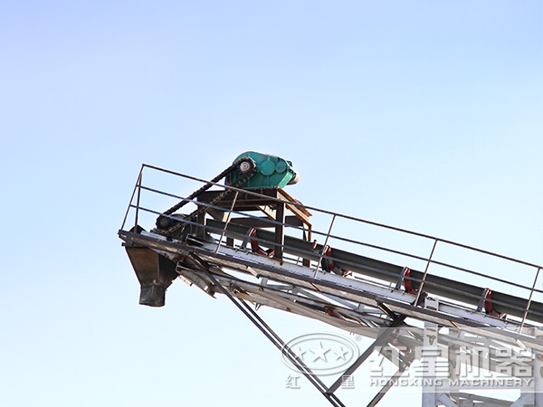 現(xiàn)代砂石生產(chǎn)線加工現(xiàn)場