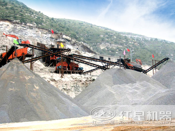 新疆砂石料加工現(xiàn)場(chǎng)