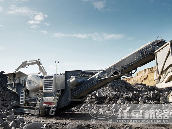 移動(dòng)式軋石機(jī)加工現(xiàn)場(chǎng)