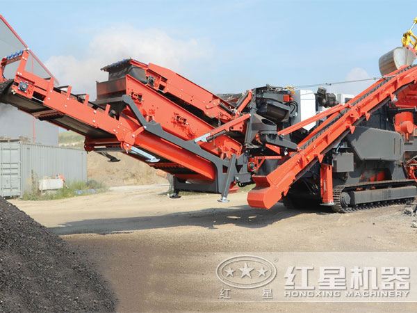 移動式石子破碎機履帶式加工現(xiàn)場