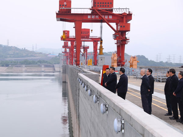 移動式石頭粉石子機(jī)—一往無前，走在流動碎石的前端