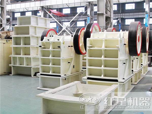 新款石料生產(chǎn)線顎式破碎機(jī)