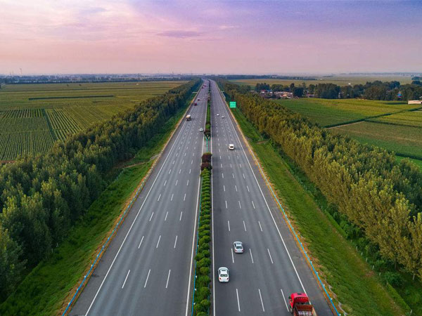 鄂式、輥式、錘式公路碎石機(jī)為高速公路建設(shè)“添磚加瓦”