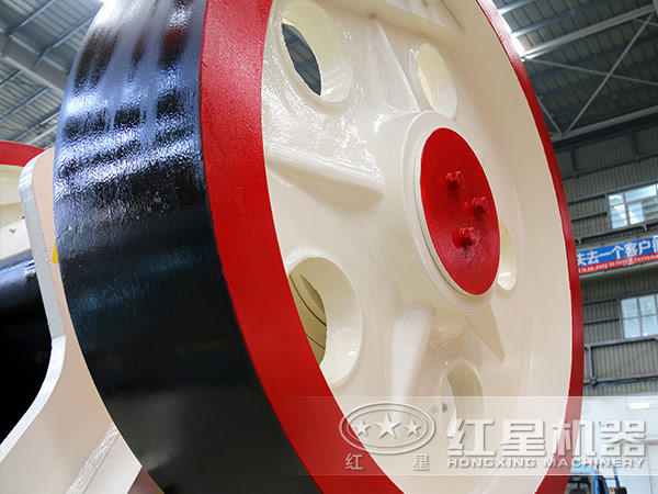 鋁礦石顎式破碎機飛輪