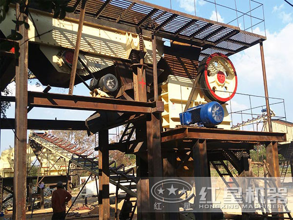 鐵選廠顎式破碎機(jī)作業(yè)現(xiàn)場(chǎng)