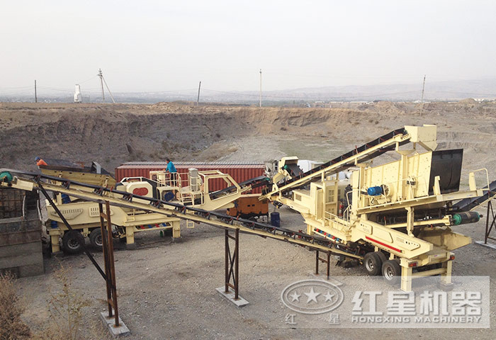 步履式移動(dòng)顎式破碎機(jī)加工現(xiàn)場(chǎng)