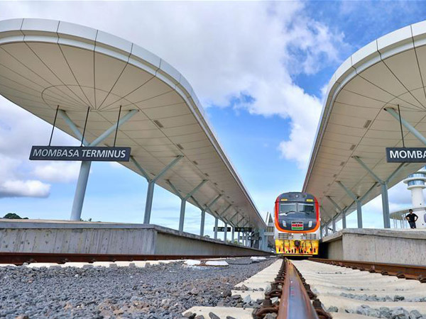 鐵路用砂需求大增，時(shí)產(chǎn)20-100噸環(huán)保型顎式破碎機(jī)投資前景可觀