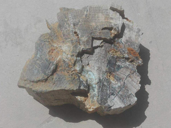 時產(chǎn)10-100噸硅石破碎機(jī)-柴油機(jī)帶動更省電