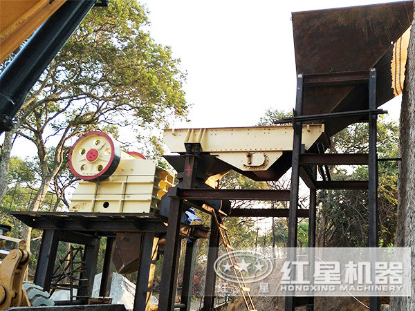 從“經(jīng)典制造” 到“車載移動” ，小型鵝卵石顎式破碎機(jī)能否扛起環(huán)保大旗