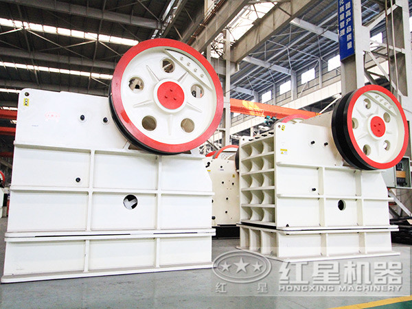 從“經(jīng)典制造” 到“車載移動” ，小型鵝卵石顎式破碎機(jī)能否扛起環(huán)保大旗