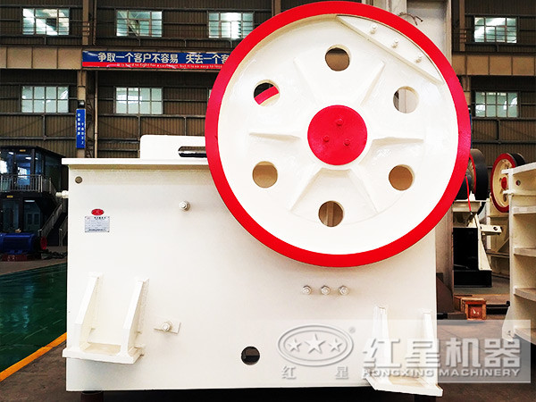 時(shí)產(chǎn)200噸青石顎式破碎機(jī)-轉(zhuǎn)型升級，掀起“環(huán)保礦山”新風(fēng)尚