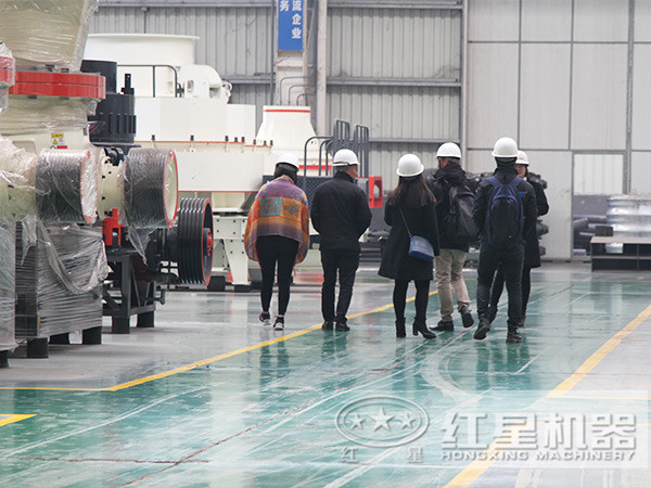 頁巖制砂機(jī)車間