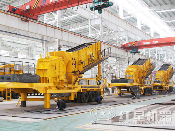 小型流動(dòng)破碎機(jī)車間