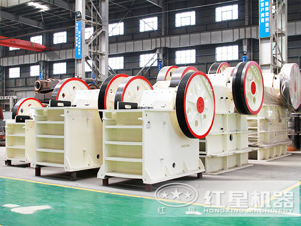 時(shí)產(chǎn)200噸青石顎式破碎機(jī)