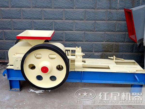 時(shí)產(chǎn)40-150噸煤炭用對(duì)輥破碎機(jī)大概多少錢一臺(tái)？有環(huán)保的嗎？