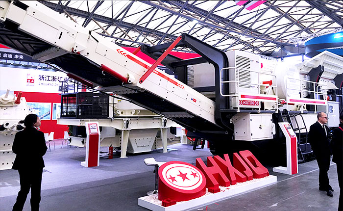 跋山涉水，豪邁出征-紅星履帶移動(dòng)破碎篩分一體機(jī)亮相上海寶馬展