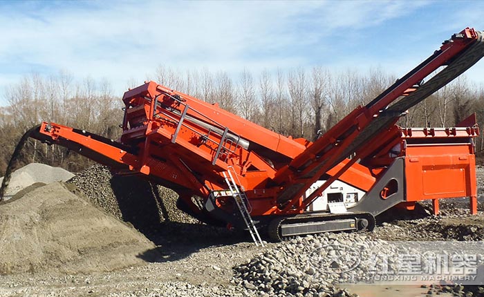 智造40年：時(shí)產(chǎn)300噸移動(dòng)河卵石碎沙機(jī)實(shí)現(xiàn)自由、智能、環(huán)保作業(yè)