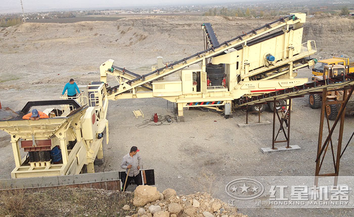 時產(chǎn)200噸花崗巖移動式破碎機，一款能開著跑的車載碎石子機