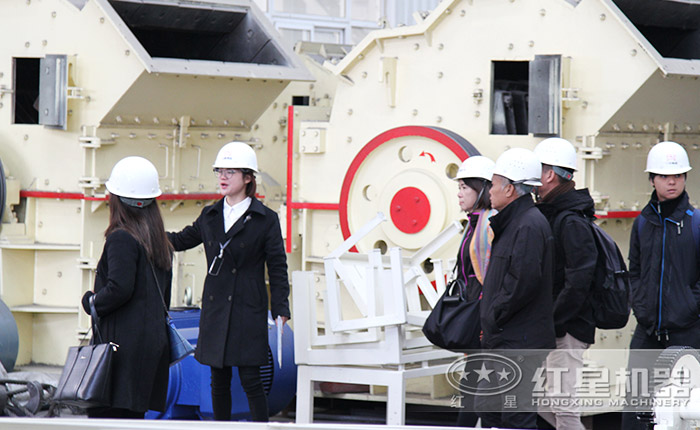 客戶參觀紅星煤炭粉碎機