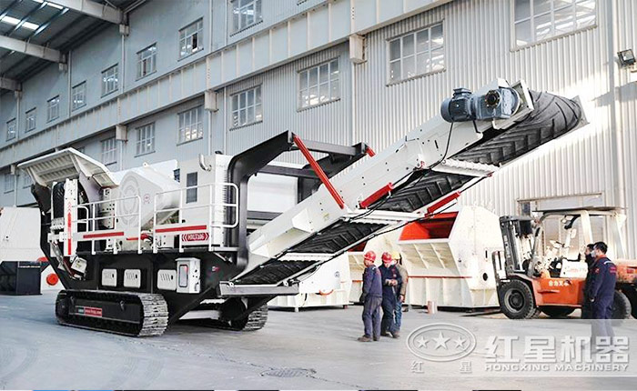 移動(dòng)履帶破碎機(jī)買什么配置好？一看廠家，二看產(chǎn)能