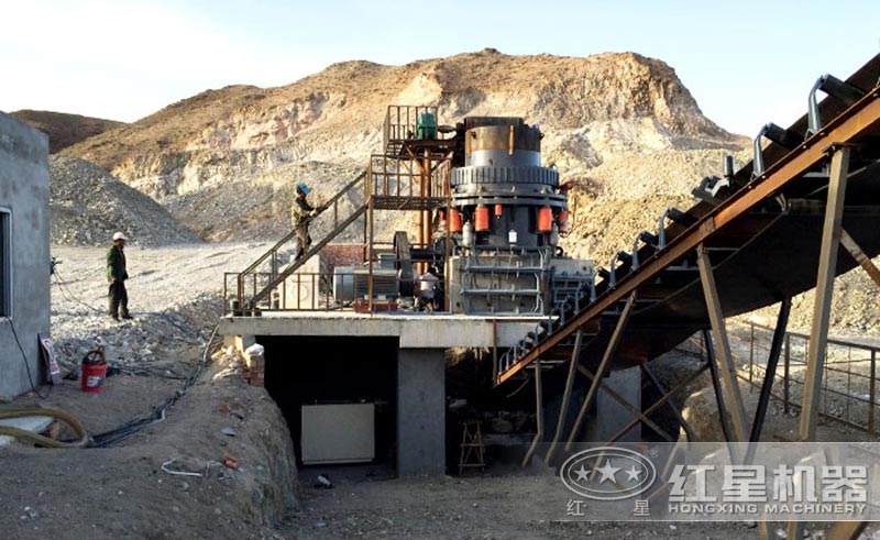 國產(chǎn)環(huán)保時產(chǎn)200噸石頭破碎生產(chǎn)線“新鮮”出爐，實力不容低估