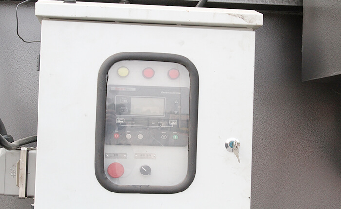 移動砸石機流動作業(yè)，油電兩用走俏破碎市場