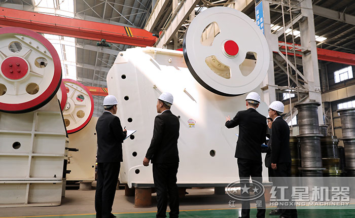 大型顎式碎石機(jī)有多重，報價多少？？