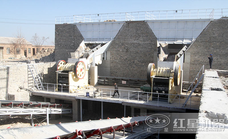 山東鐵礦石破碎生產(chǎn)現(xiàn)場(chǎng)