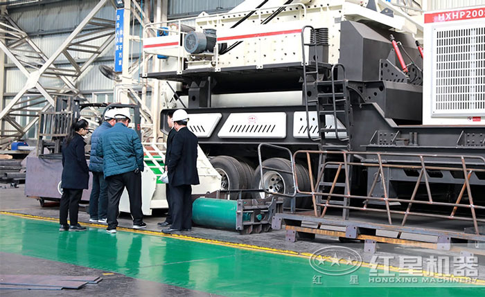 客戶參觀紅星小型建筑垃圾粉碎機(jī)