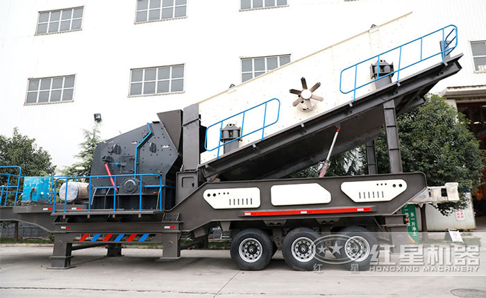 柴油機(jī)帶的移動(dòng)式破碎機(jī)移動(dòng)作業(yè)更省力