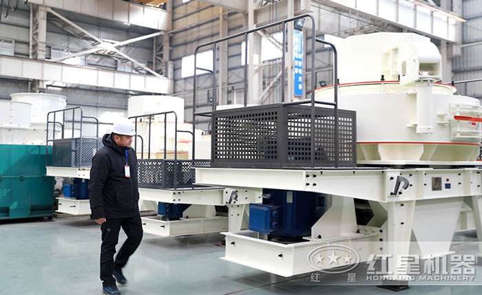 客戶到紅星機(jī)器制砂機(jī)車間參觀