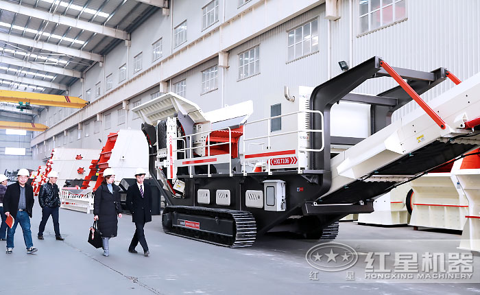 鄭州紅星履帶篩分機器生產(chǎn)車間